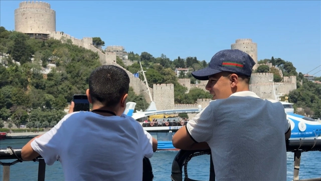 Anadolu'dan gelen şehit çocukları TCSG-Güven Gemisi'yle İstanbul Boğazı'nı gezdi