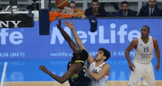 Anadolu Efes: 93, Fenerbahçe: 84