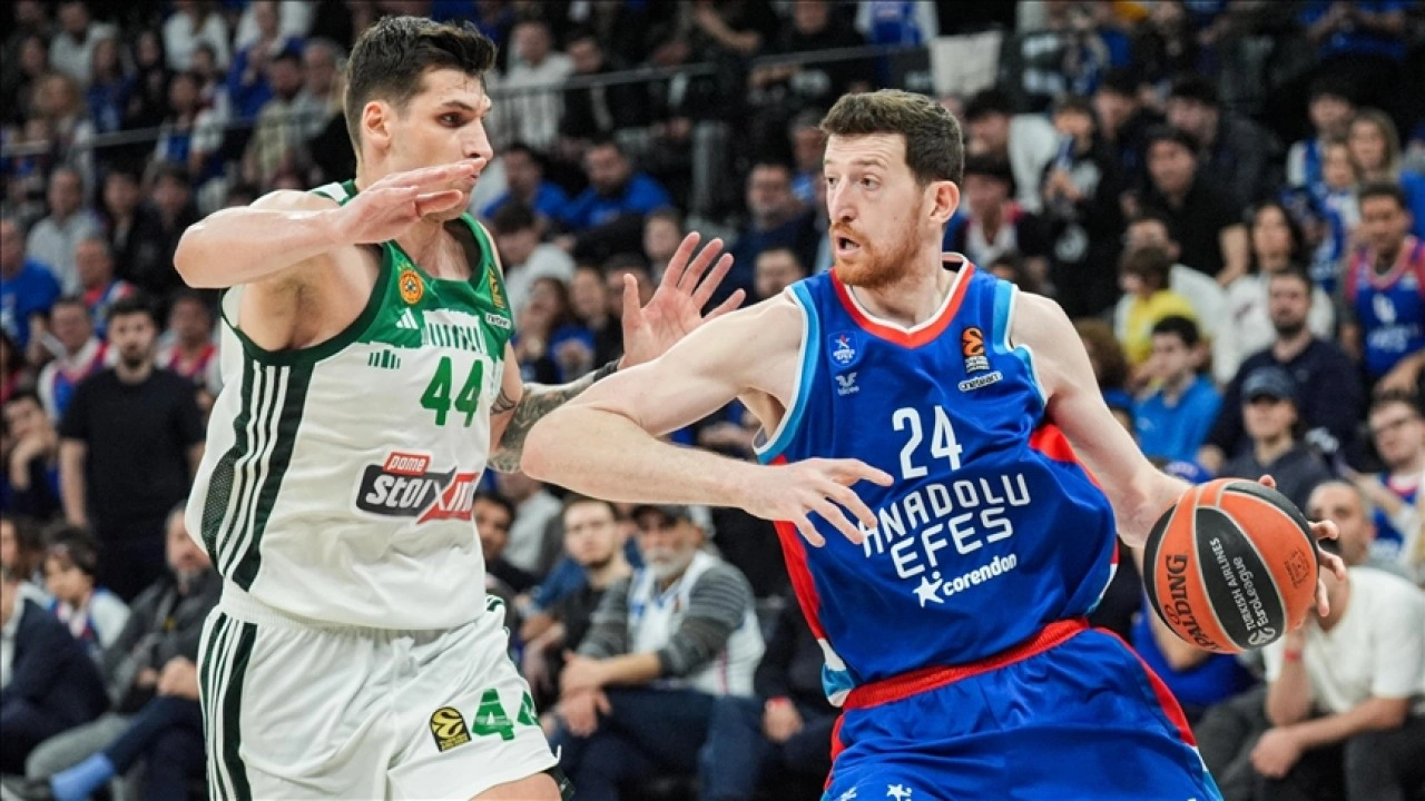 Anadolu Efes, Atina'da "dörtlü final" için parkeye çıkacak