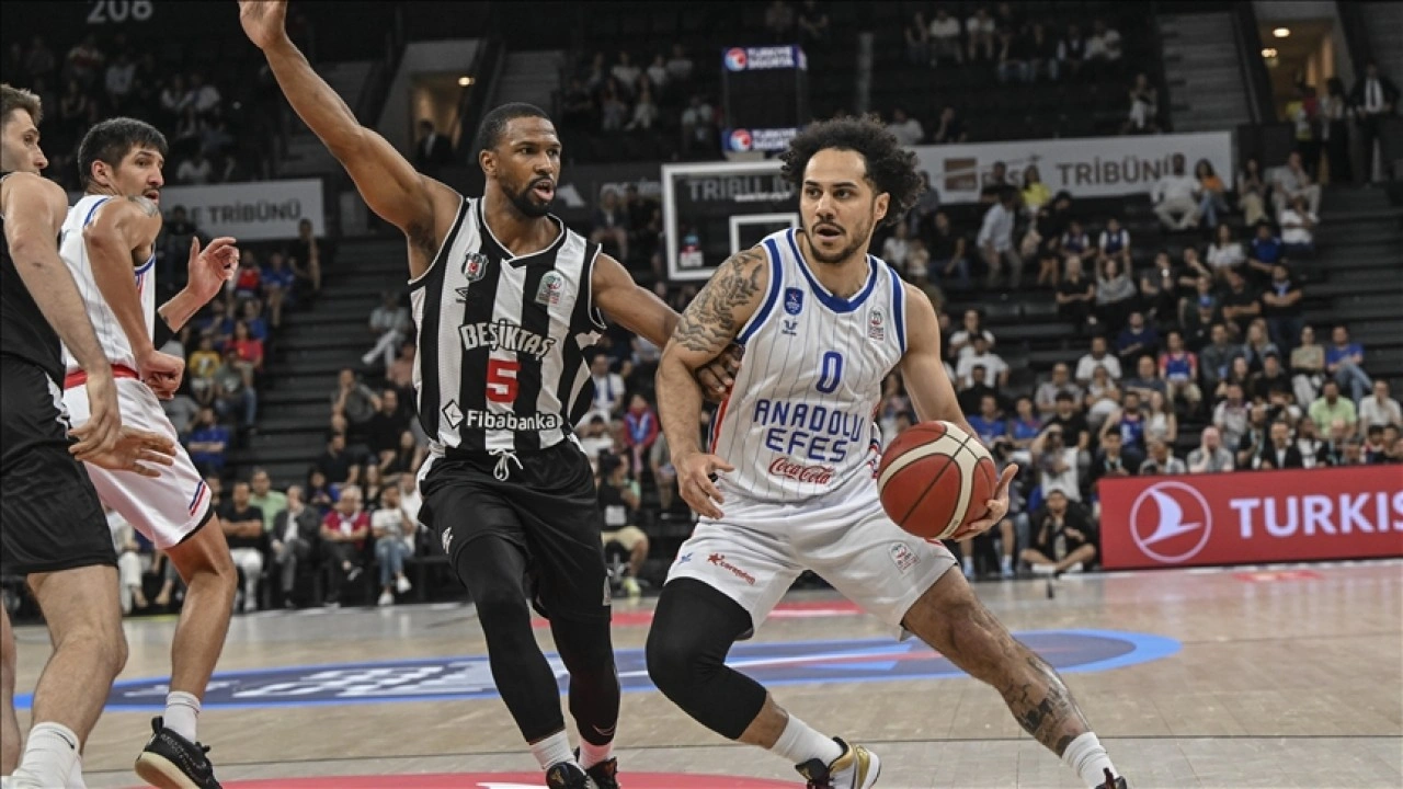 Anadolu Efes-Beşiktaş Fibabanka yarı final serisinde dördüncü maç yarın oynanacak