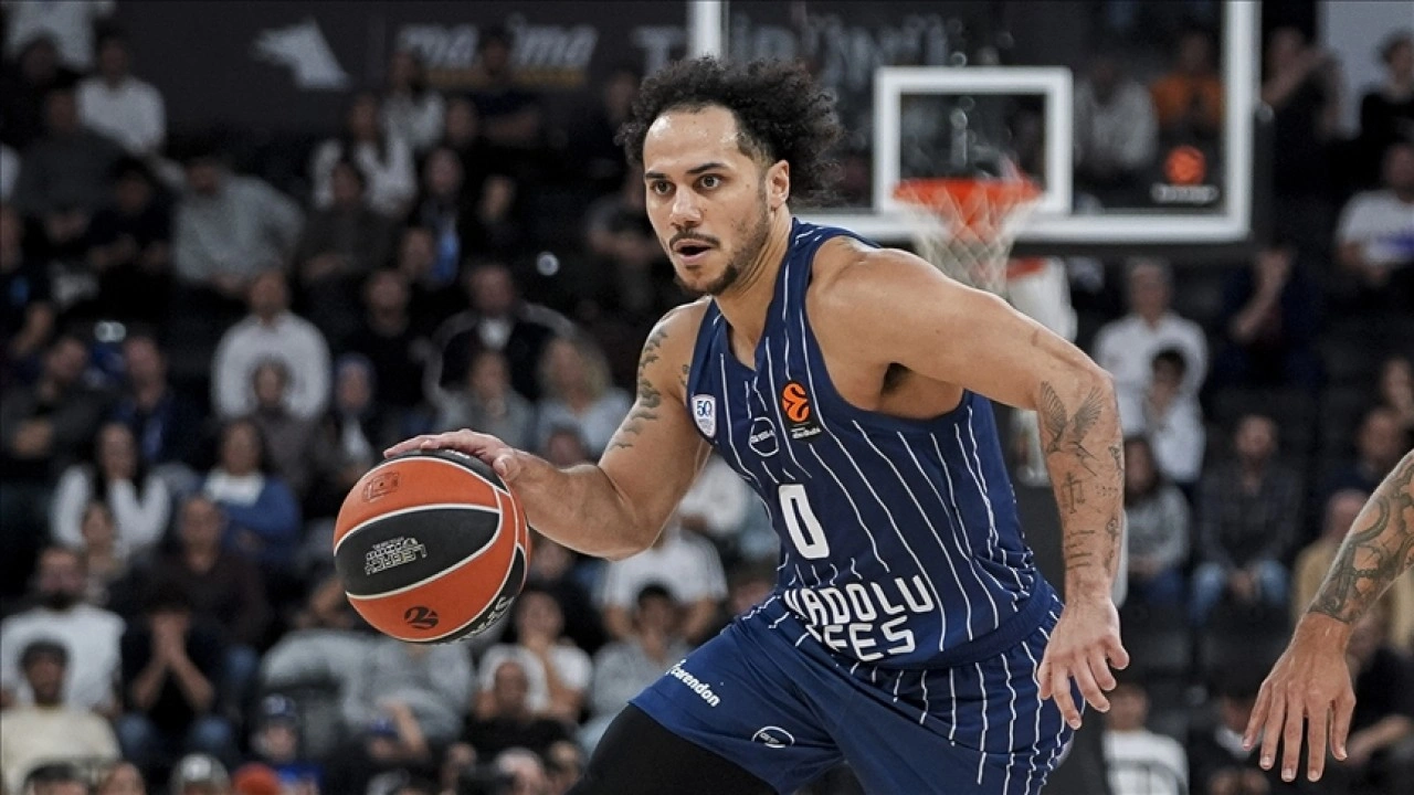 Anadolu Efes, yarın Paris Basketbol'un konuğu olacak