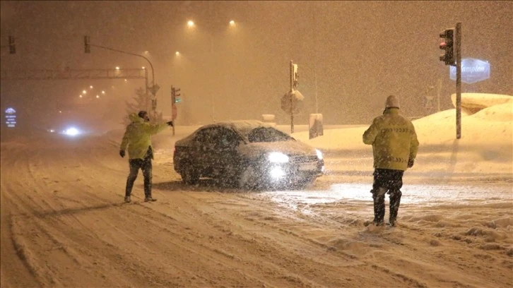 Anadolu Otoyolu'nun Bolu Dağı Tüneli'nde İstanbul yönü kısmen trafiğe açıldı