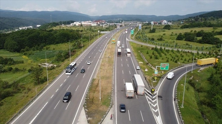 Anadolu Otoyolu'nun Bolu geçişinde İstanbul istikameti ulaşıma açıldı