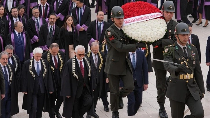 Anayasa Mahkemesi heyeti Anıtkabir'i ziyaret etti