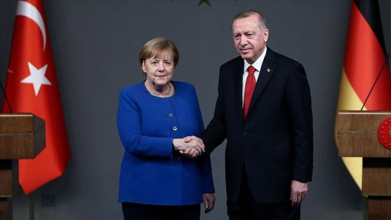 Erdoğan ve Merkel telefonda görüştü