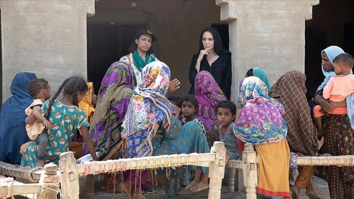 Angelina Jolie'den uluslararası topluma, Pakistan'daki sel mağdurları için yardım çağrısı