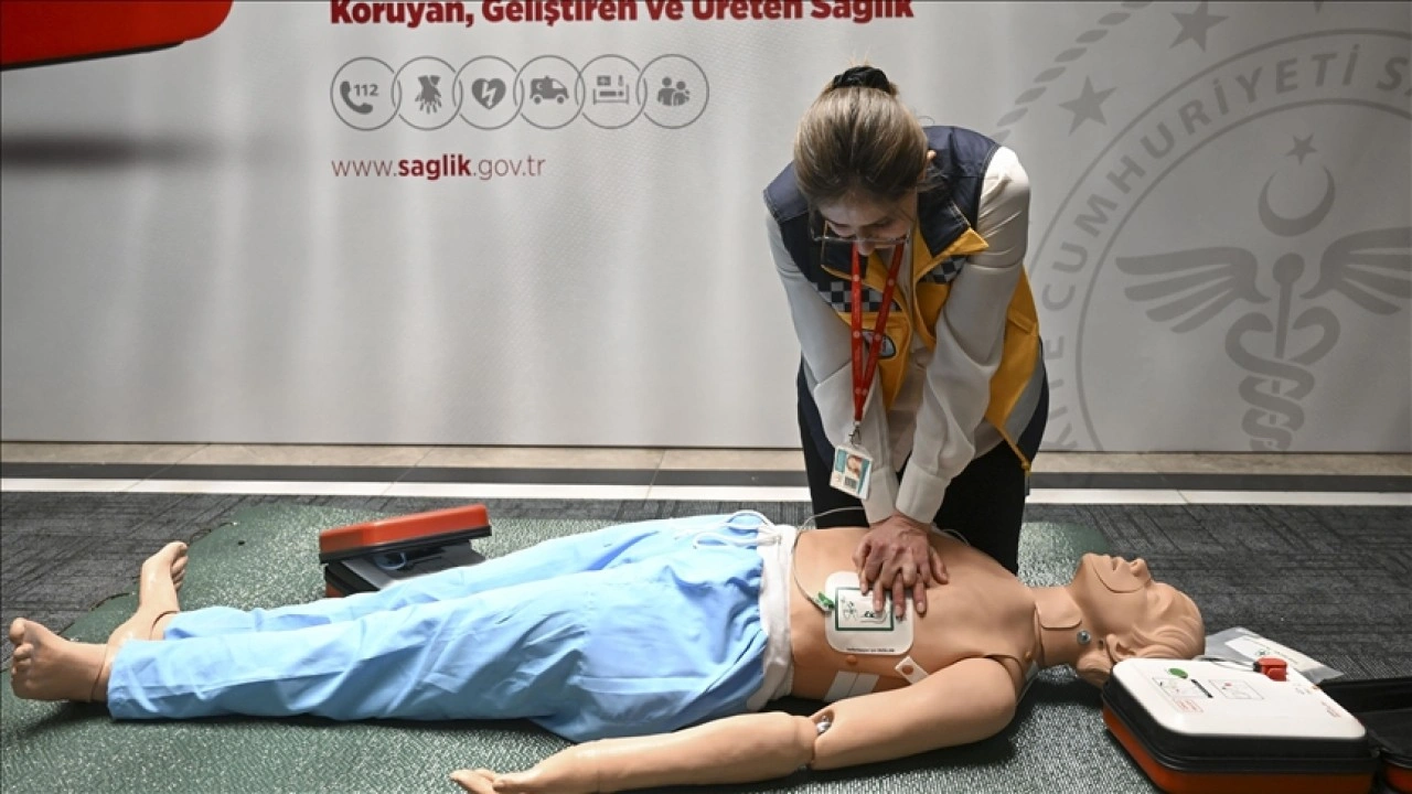 Ani kalp durmalarında "Otomatik Eksternal Defibrilatör" cihazı hayat kurtaracak