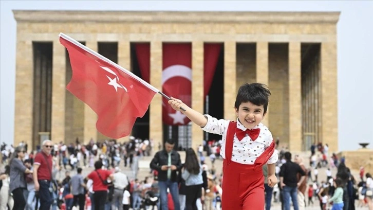 Anıtkabir, 23 Nisan'da 100 bini aşkın ziyaretçiyi ağırladı