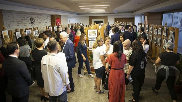 Ankara Adliyesinde görevli hakim ve savcıların yağlı boya eserleri sergilendi