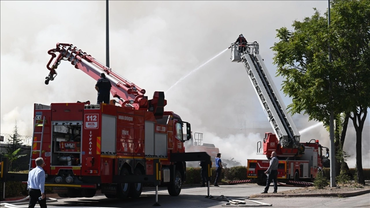 Ankara'da depolama tesisinin çöplüğünde yangın