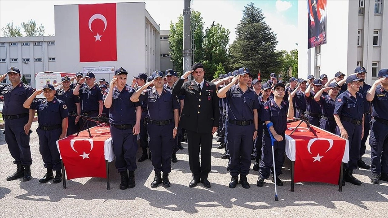 Ankara'da engelli gençler bir günlüğüne asker oldu