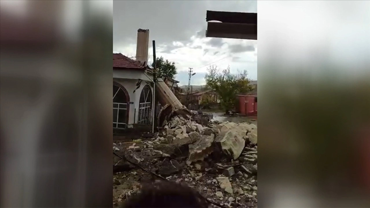 Ankara'da şiddetli rüzgarın devirdiği konteynerdeki bir kişi öldü