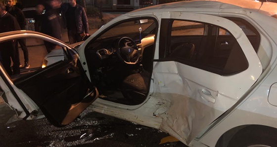 Ankara'da sıkışmalı trafik kazası: 1’i ağır 2 yaralı
