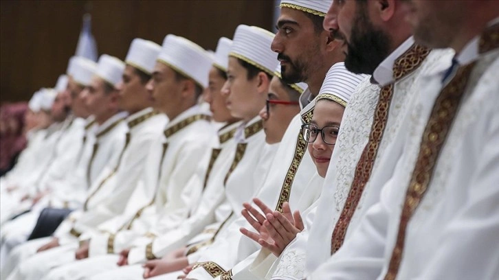 Ankara'da hafızlık kursunu tamamlayan 101 öğrenci icazetini aldı