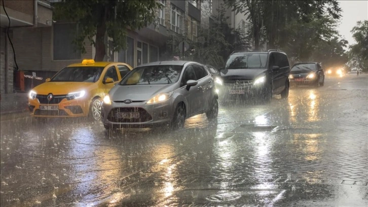 Ankara'da kuvvetli gök gürültülü sağanak uyarısı