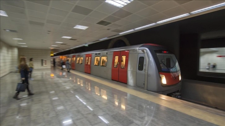 Ankara'da kuvvetli yağış nedeniyle aksama yaşanan metro seferlerine başlandı