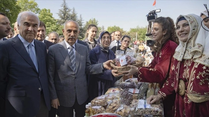 Ankaralı çiftçilere 500 bin domates, biber ve hıyar fidesi dağıtıldı