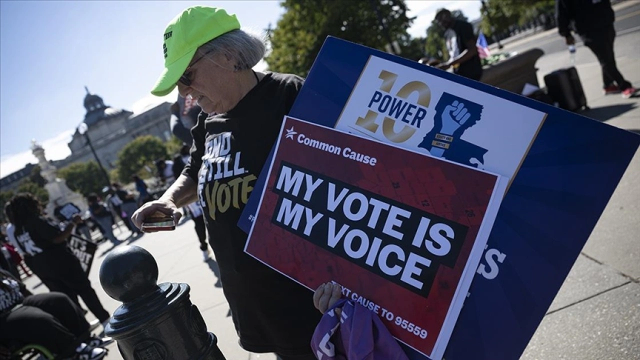 Ankete göre, ABD'lilerin yarısından fazlası "demokrasinin iyi işlemediği" görüşünde