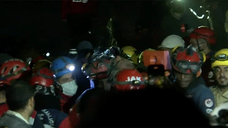Antakya'da depremin 183'üncü saatinde bir kişi kurtarıldı
