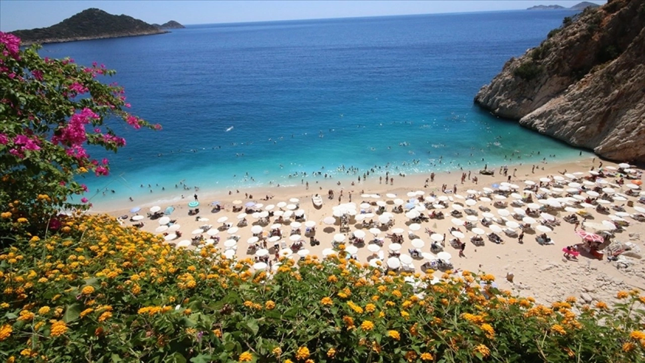 Antalya bu yıl 17 milyon 122 bin 548 ziyaret&ccedil;i ağırladı