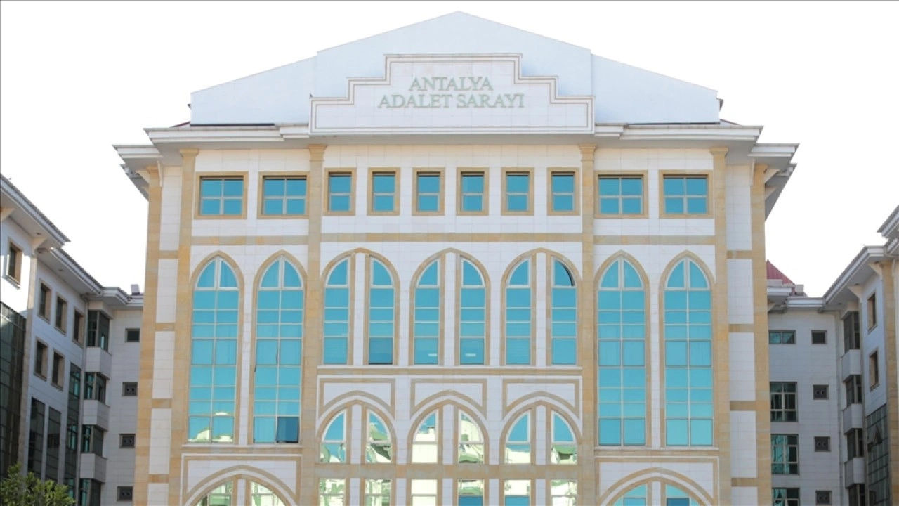 Antalya Büyükşehir Belediyesine yönelik soruşturmada gözaltına alınan 4 şüpheli adliyede