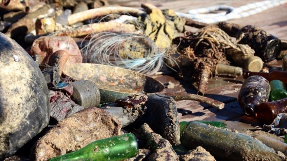 Antalya'da dip temizliğinde denizden klozet, süpürge, pantolon gibi atıklar çıktı