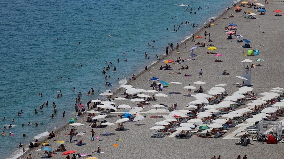 Antalya'da sahillerde yoğunluk