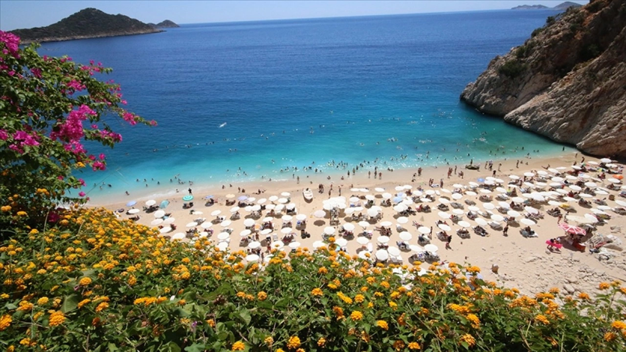 Antalya, tüm zamanların en yüksek ekim ayı ziyaretçi rekorunu kırdı