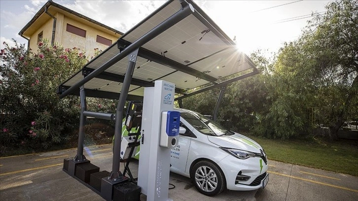 Antalya'da elektrikli araçlar için güneş enerjili otopark 