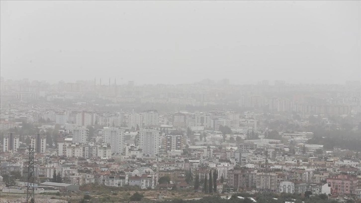 Antalya'da toz taşınımı nedeniyle görüş mesafesi düştü