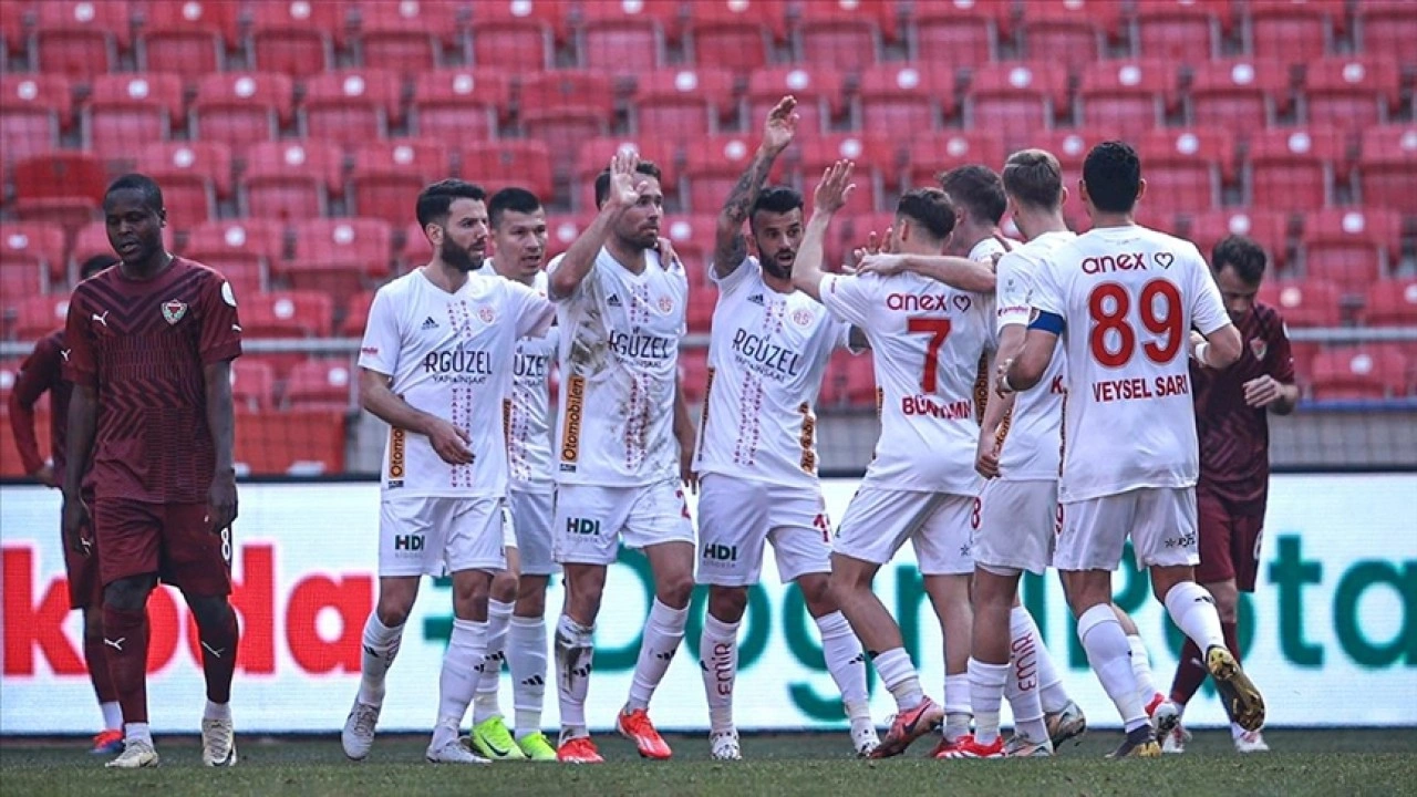 Antalyaspor 3 puanı 3 golle aldı