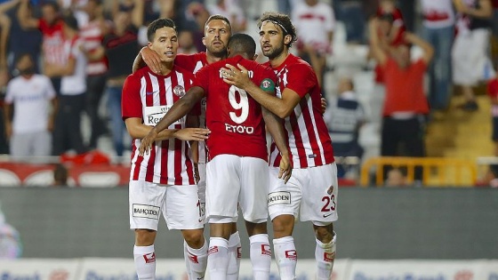 Antalyaspor evinde Osmanlıspor'u 3-0 yendi
