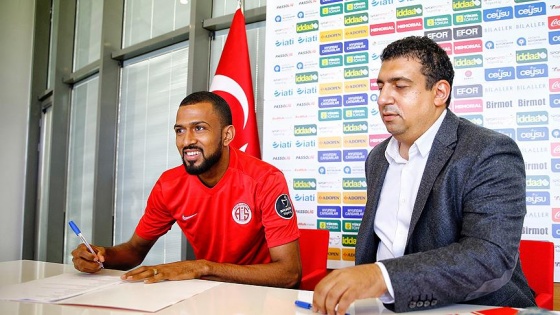 Antalyaspor, Maicon ile sözleşme imzaladı