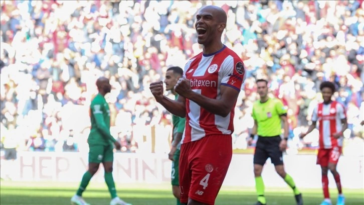 Antalyaspor, Naldo'nun sözleşmesinin sona erdiğini duyurdu