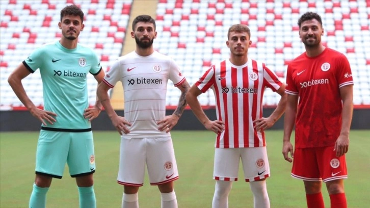 Antalyaspor, yeni sezonda giyeceği 'Manavgat' formasını tanıttı