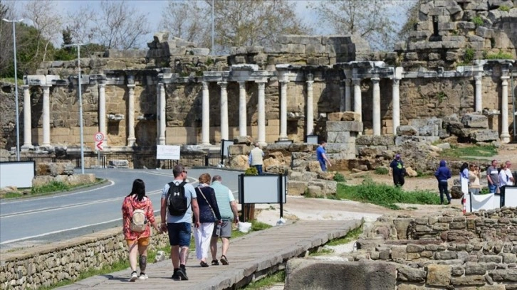 Antik ve modern hayatın iç içe olduğu Side'de gezi güzergahı oluşturuluyor