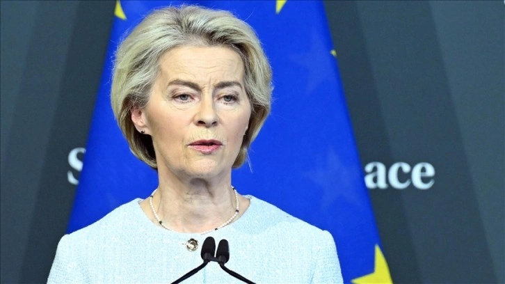 AP'deki aşırı sağcı yeni gruptan güvenoyu yoklaması öncesinde von der Leyen'e yolsuzluk su