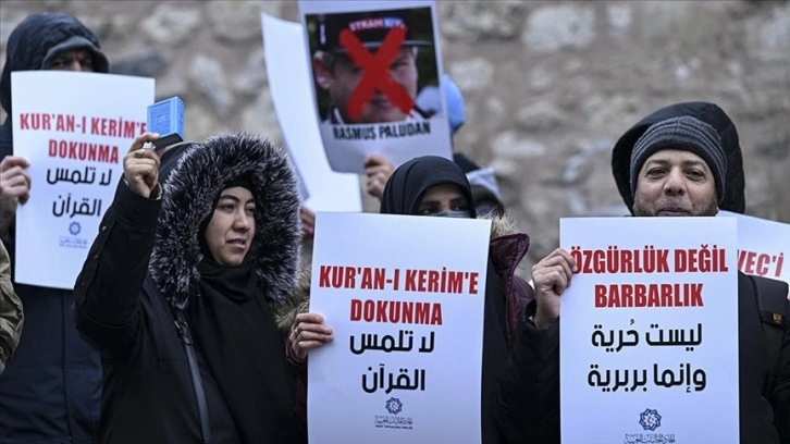 Arap STK'leri İsveç'te Kur'an-ı Kerim yakılmasını İstanbul'da protesto etti