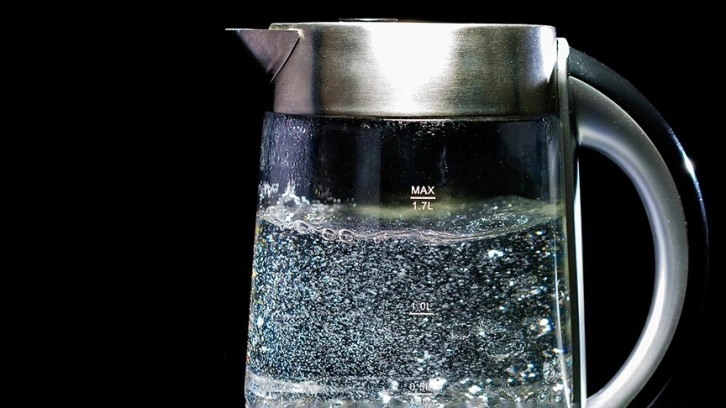 Araştırma: Musluk suyunu kaynatmak, mikroplastiklerin zararlı etkilerini azaltabilir