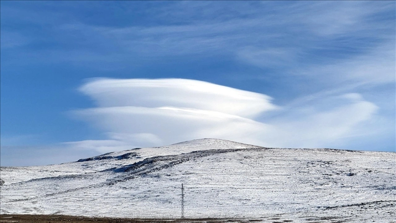 Ardahan'da mercek bulutları g&ouml;r&uuml;ld&uuml;