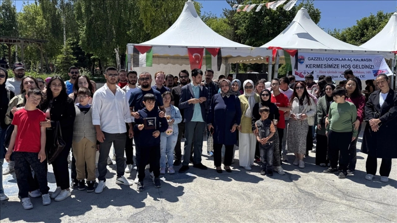 Ardahan'da öğrenciler Gazze'ye destek için kermes düzenledi