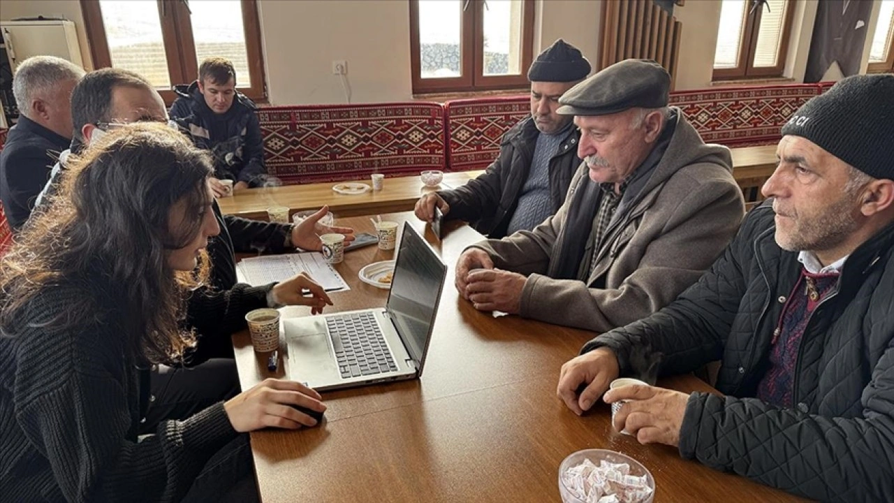 Ardahan'da yaşlı ve hasta &ccedil;ift&ccedil;iler i&ccedil;in mobil tarım sayımı kolaylığı