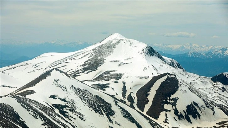 Ardahan'ın karlı zirveleri güzel görüntü oluşturuyor