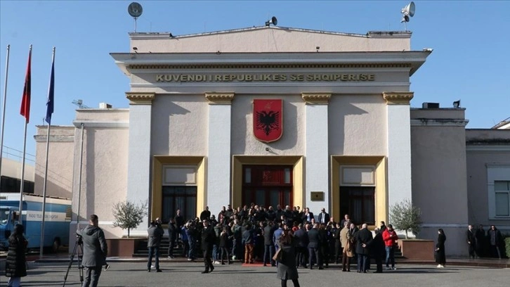 Arnavutluk Meclisindeki oturumlara muhalefet engeli devam ediyor