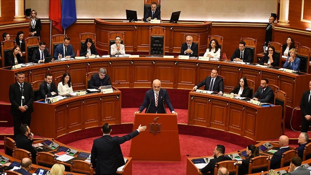 Arnavutluk'ta genel seçimden 130 gün sonra yeni hükümet kuruldu