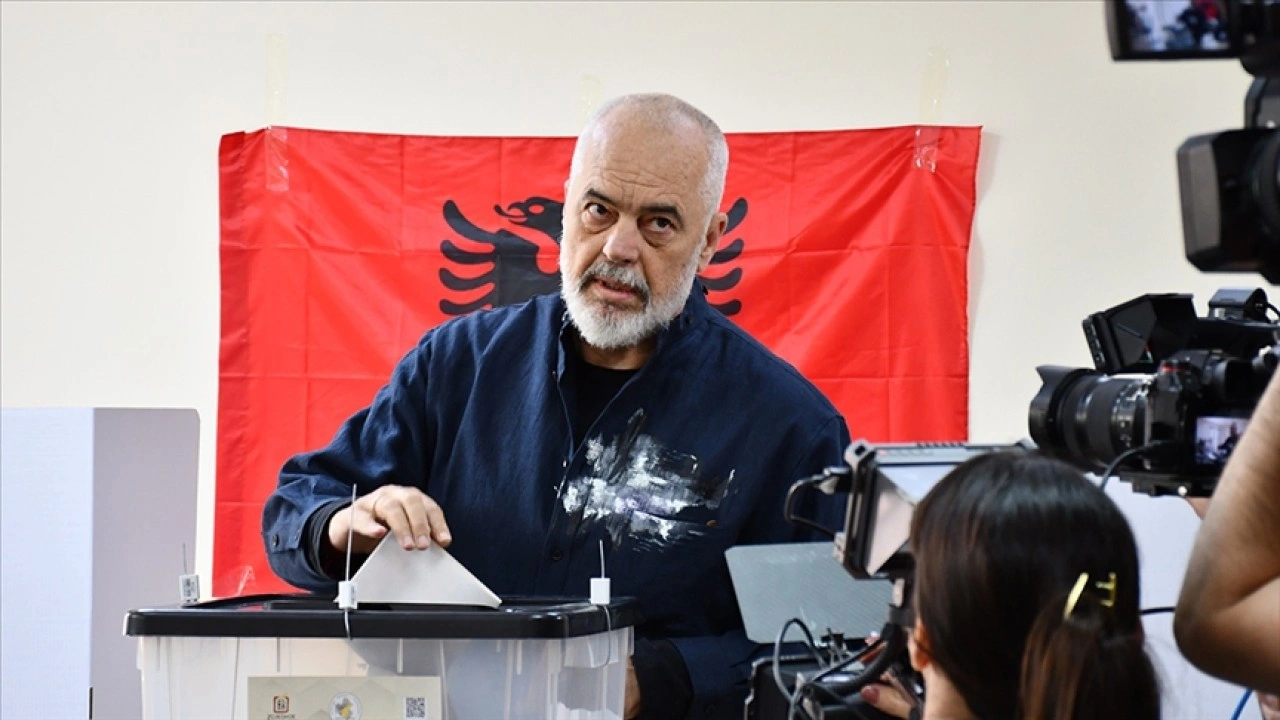 Arnavutluk'taki genel seçimde Başbakan Rama'nın partisi önde gidiyor