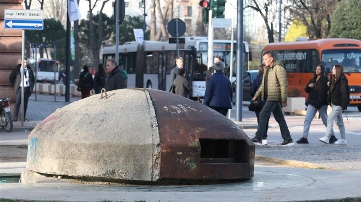 Arnavutluk'ta komünist rejim kurbanları anısına dikilen anıt: 