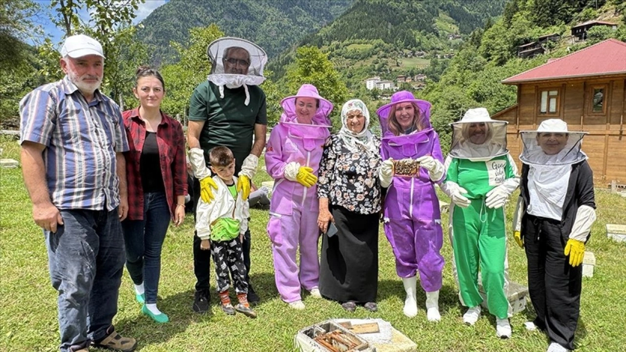 Artvin'de arıcılığı doğa turizmiyle birleştiren "apiturizm" faaliyetleri sürüyor