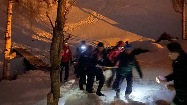 Artvin'de çığ düşmesi sonucu yaralanan dağcılar bölgeden tahliye edildi