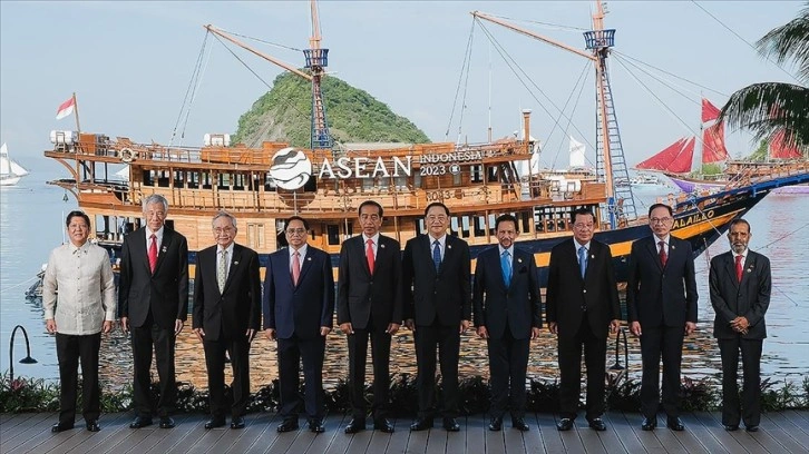 ASEAN liderleri 42. Zirve'de Myanmar'daki şiddeti görüştü